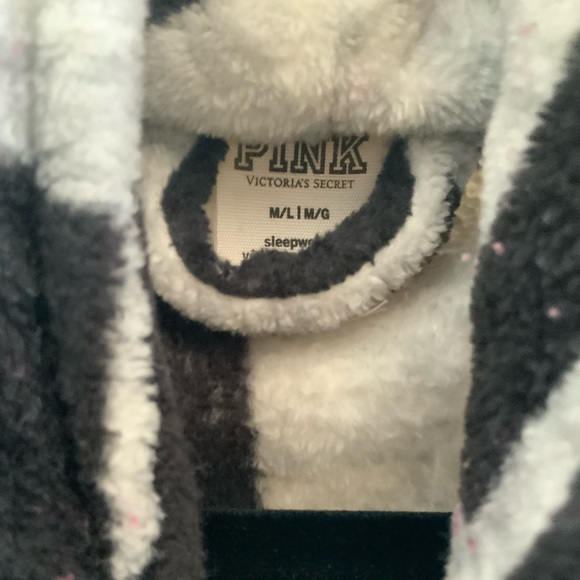 PINK Robe - Picture 2 of 3